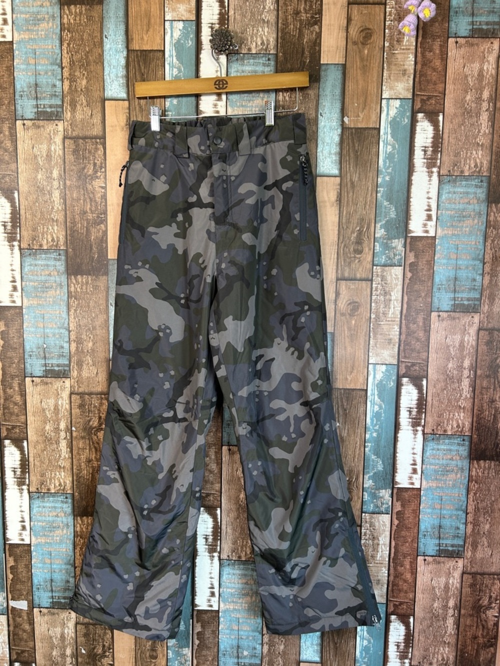 Free Country Men's Camo winter Cargo Pants in Green and Gray